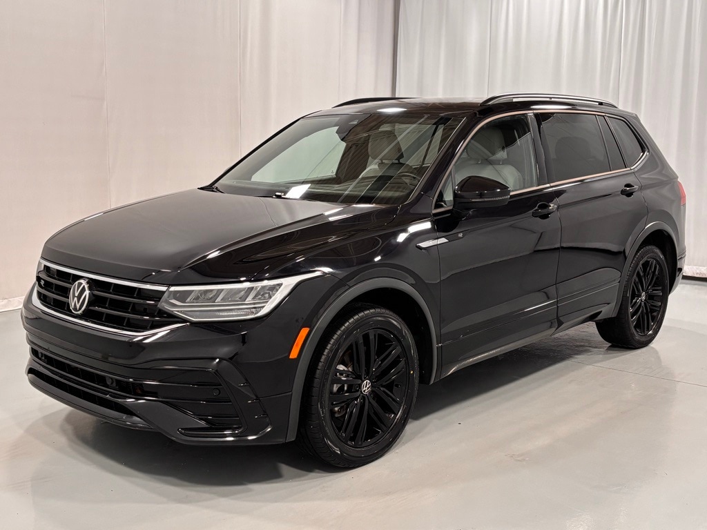 2022 Volkswagen Tiguan SE R-LINE BLACK's photo
