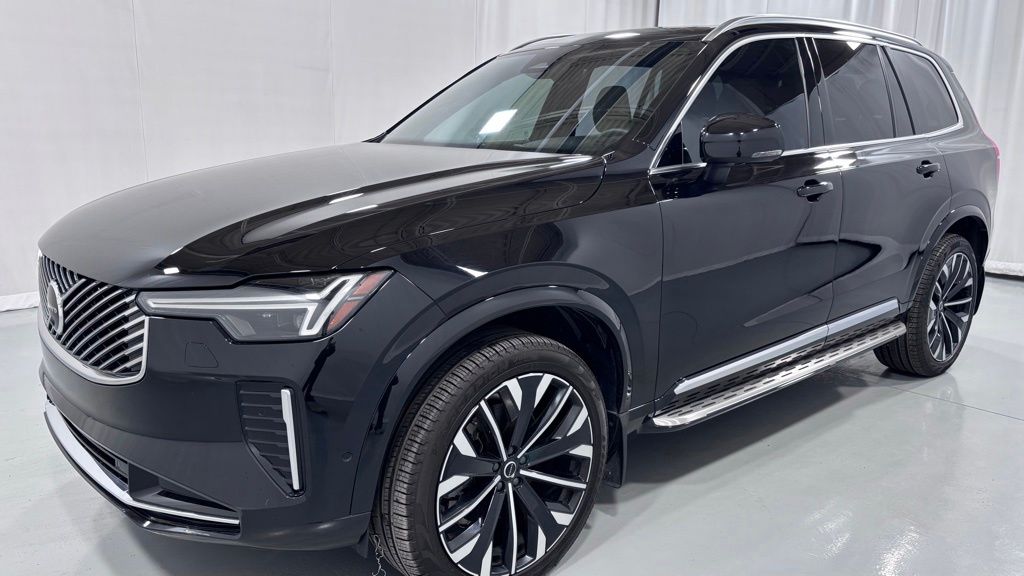 2025 Volvo XC90 B5 Plus Bright 4WD's photo