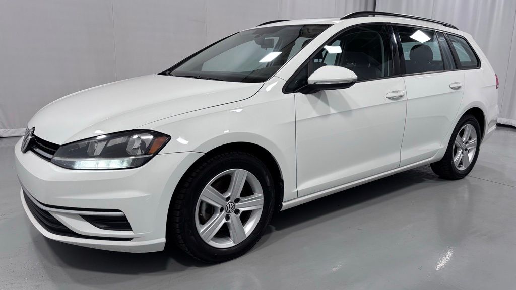 2018 Volkswagen Golf SportWagen TSI SE's photo