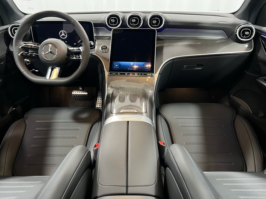 2025 Mercedes Benz GLC 300 4MATIC photo 2