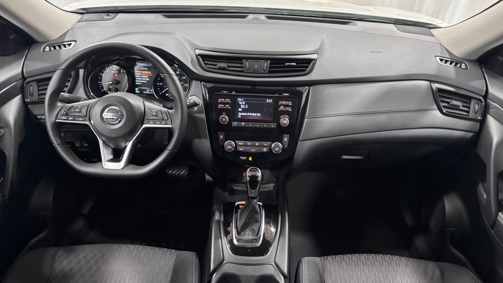 Used 2017 Nissan Rogue SV with VIN JN8AT2MV5HW006127 for sale in Willoughby, OH