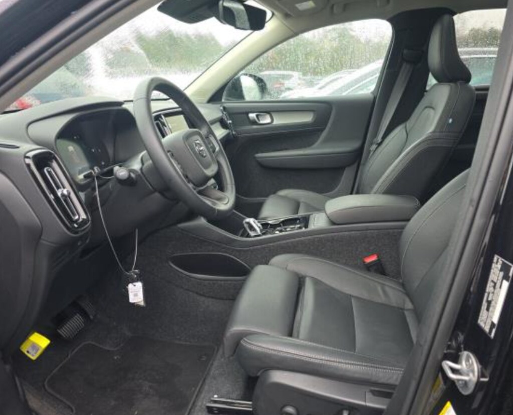 Used 2025 Volvo XC40 B5 Plus Bright Theme SUV