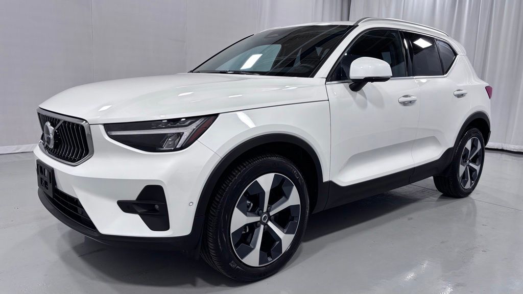 2025 Volvo XC40 B5 Plus Bright AWD's photo