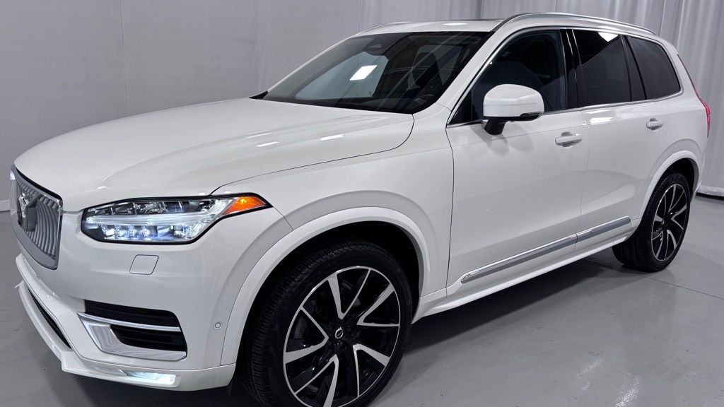 2023 Volvo XC90 B5 Plus 4WD's photo