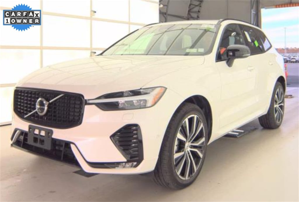 2025 Volvo XC60 Plus's photo