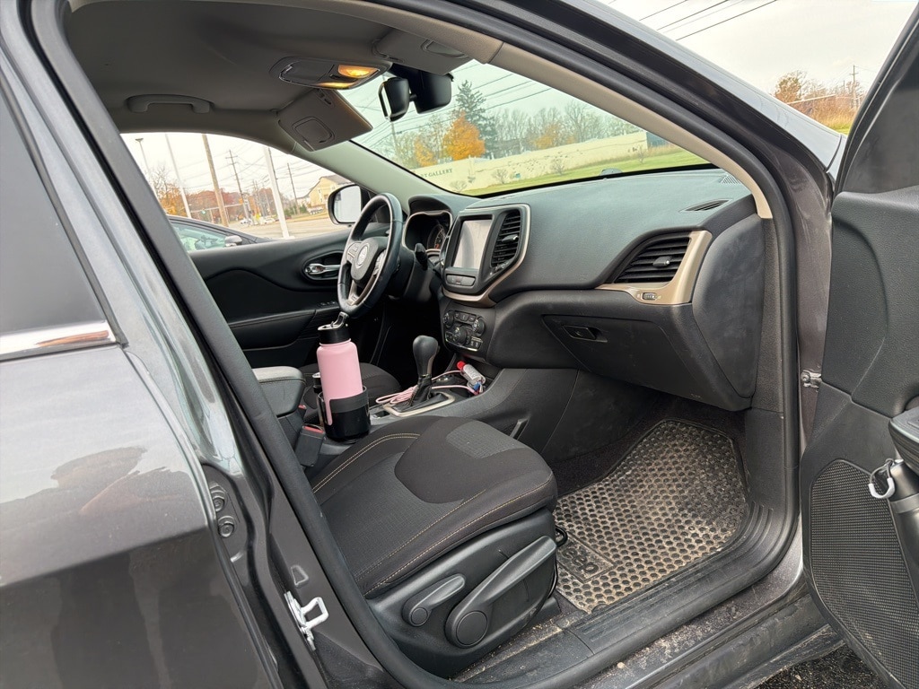 Used 2016 Jeep Cherokee Latitude 4x4 SUV