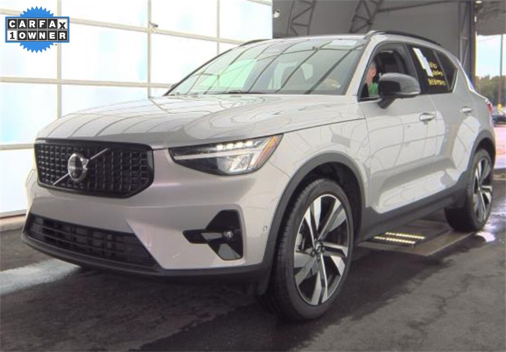 Used 2025 Volvo XC40 B5 Plus Dark Theme SUV