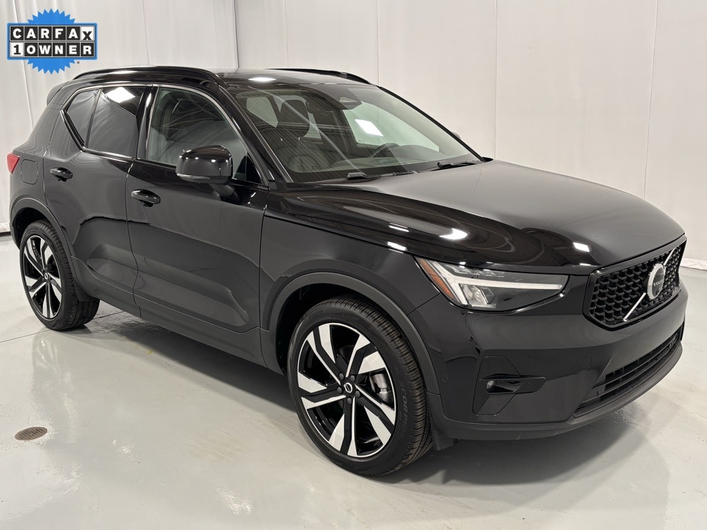 Used 2025 Volvo XC40 B5 Plus Dark Theme SUV