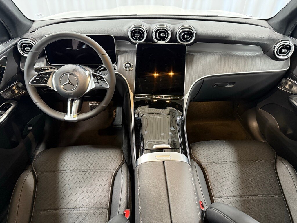 2026 Mercedes Benz GLC 300 4MATIC photo 2