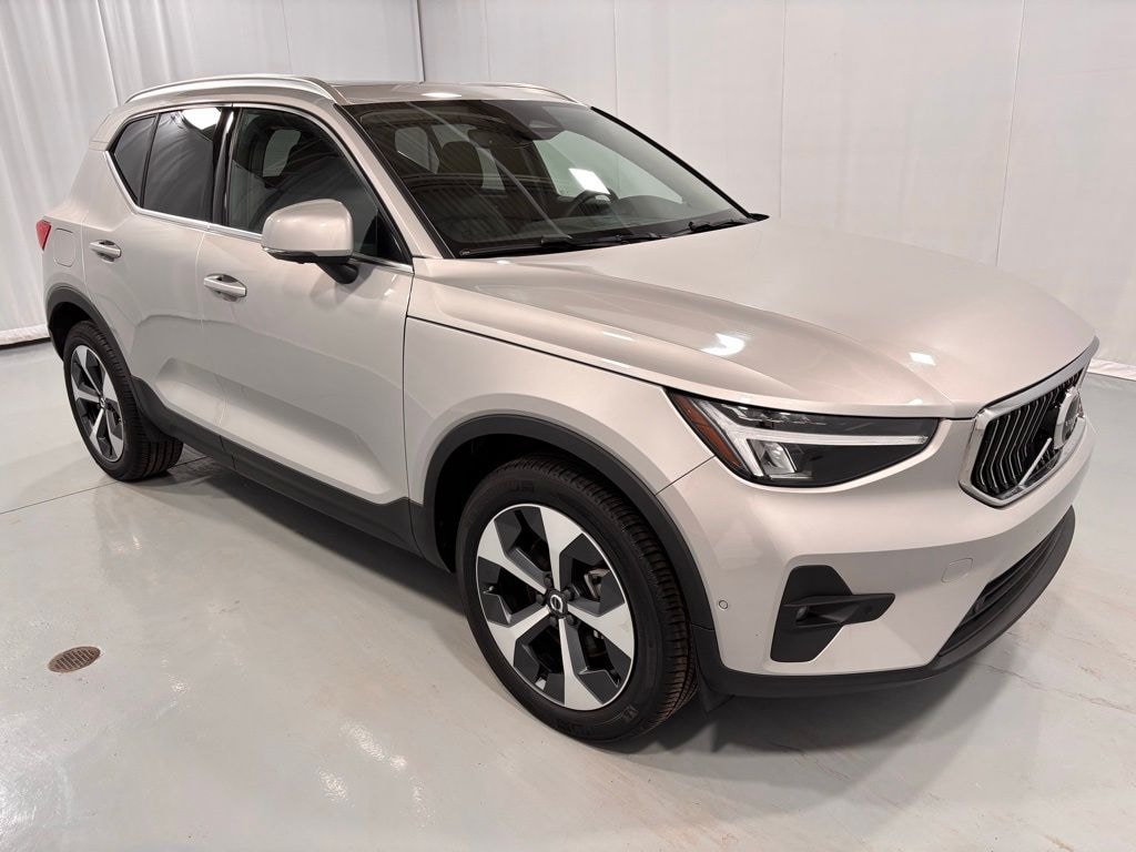 Used 2025 Volvo XC40 B5 Plus Bright Theme SUV