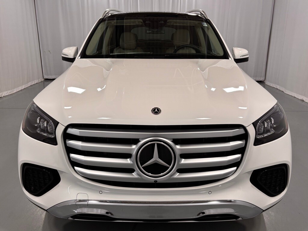 2026 Mercedes Benz GLS 450 4MATIC photo 2