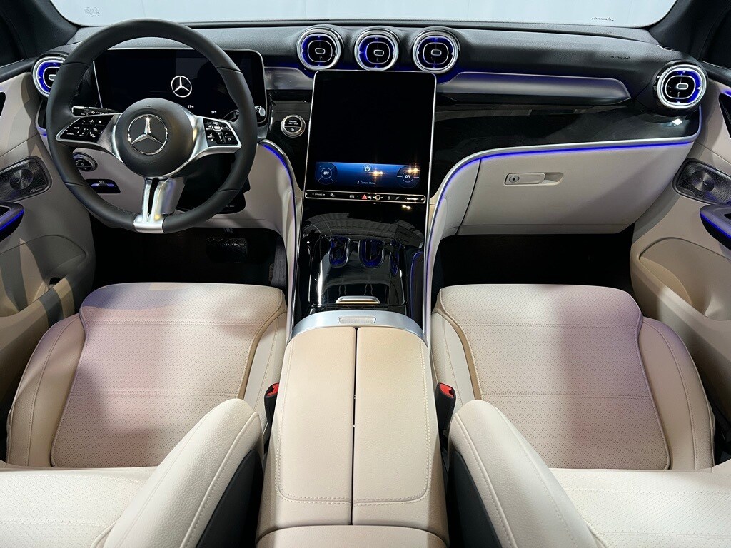 2025 Mercedes Benz GLC 300 4MATIC photo 2
