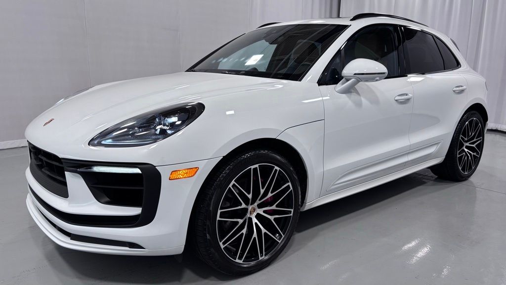2024 Porsche Macan S's photo