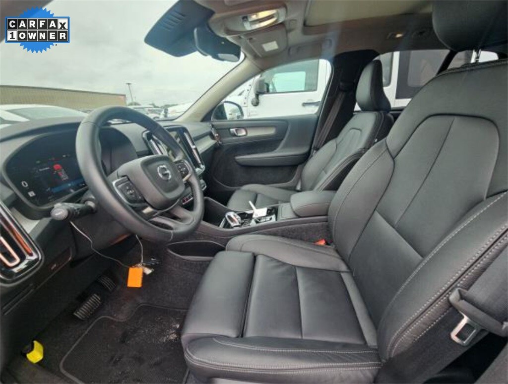 Used 2025 Volvo XC40 B5 Plus Dark Theme SUV
