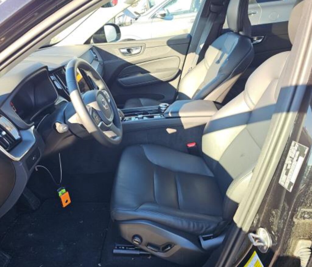 Used 2025 Volvo XC60 B5 Core SUV