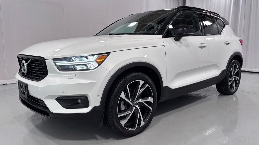 2021 Volvo XC40 T5 R-Design AWD's photo