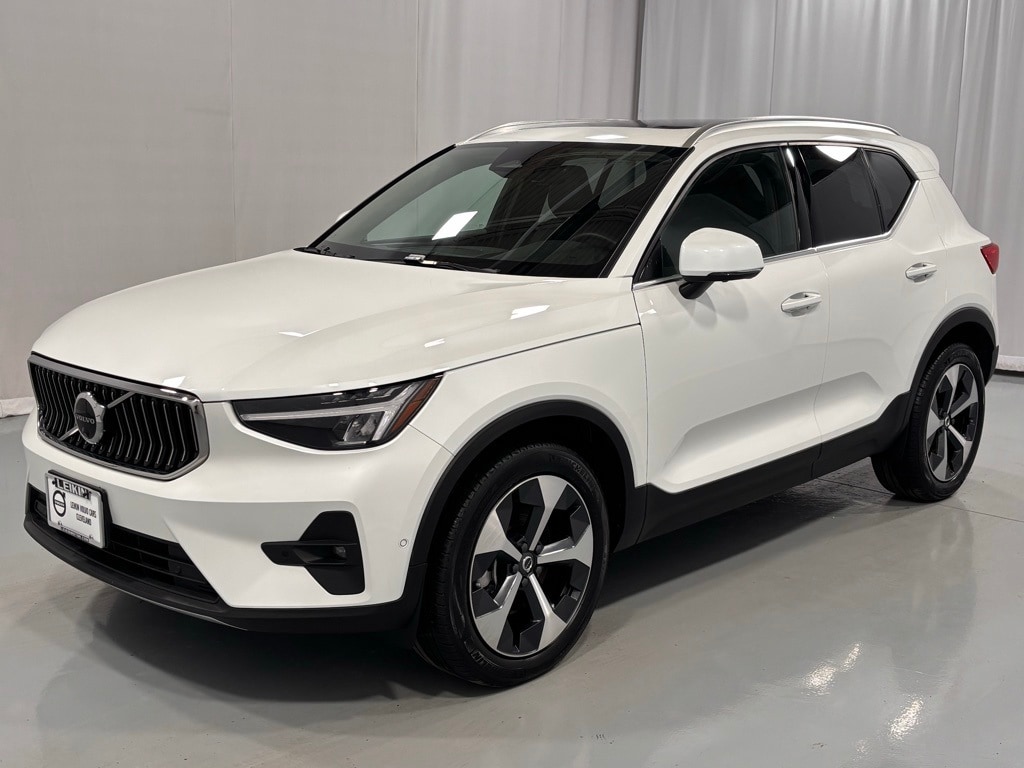 2025 Volvo XC40 Plus's photo