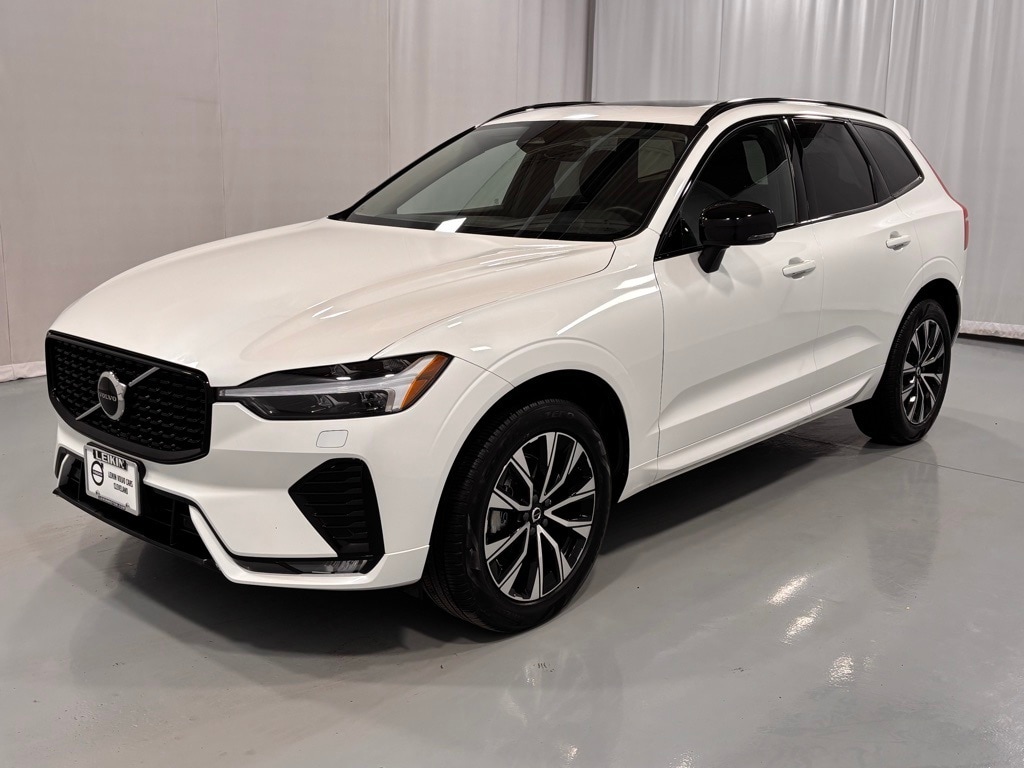 2025 Volvo XC60 Core's photo