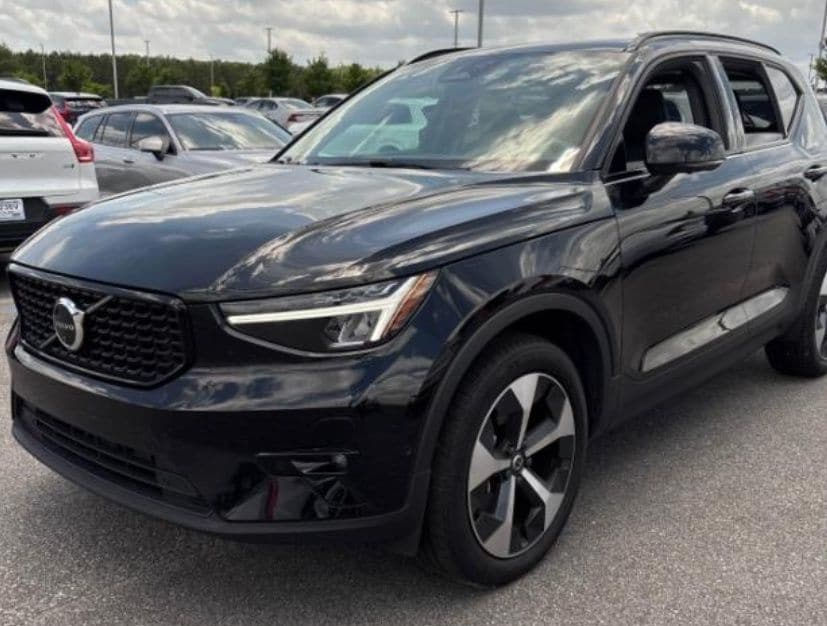 2025 Volvo XC40's photo