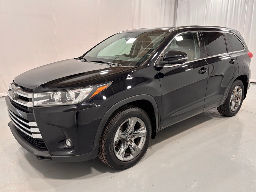 2019 Toyota Highlander Limited Platinum's photo