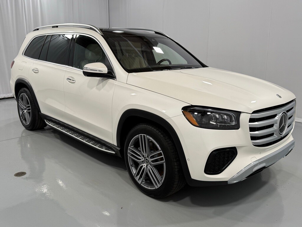 2024 Mercedes Benz GLS 450 photo 3