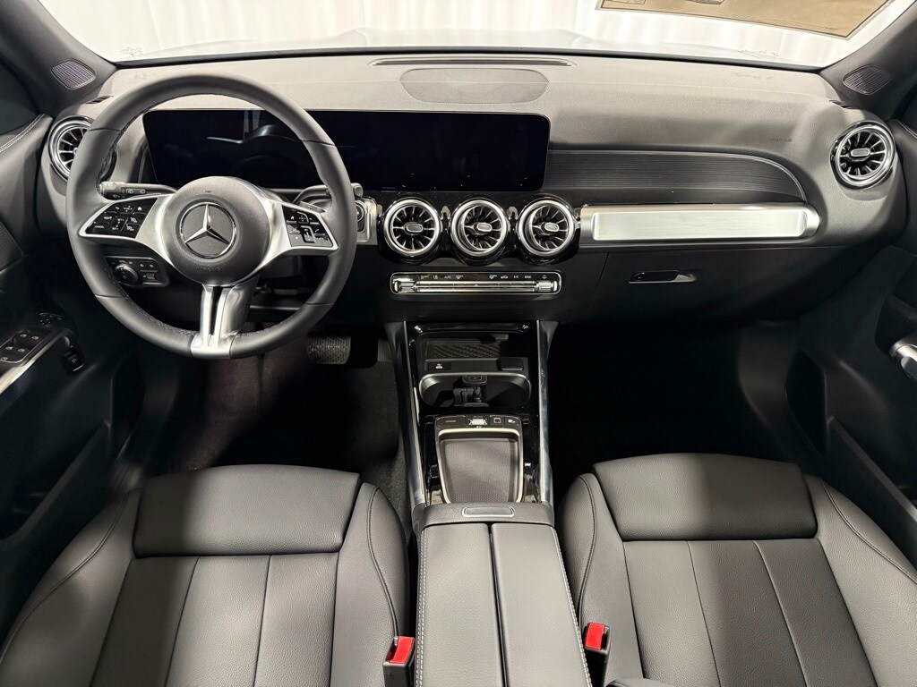 2026 Mercedes Benz GLB 250 4MATIC photo 2