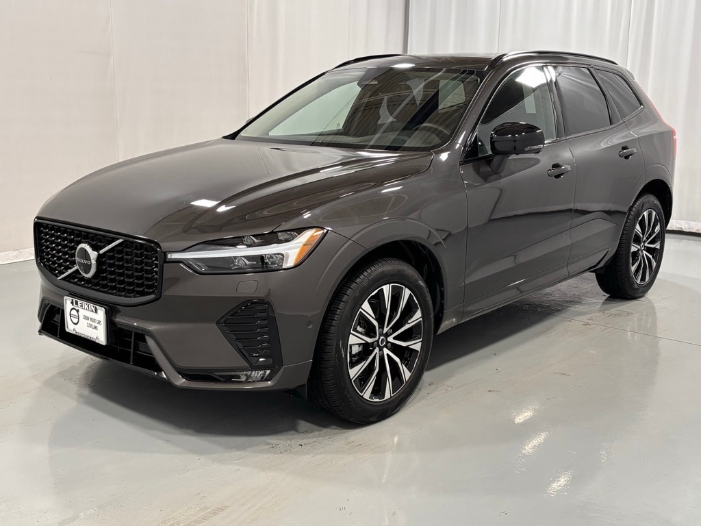 2025 Volvo XC60 Plus's photo