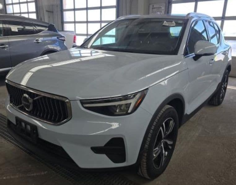 2025 Volvo XC40 Core