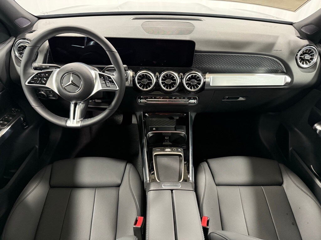 2026 Mercedes Benz GLB 250 4MATIC photo 2
