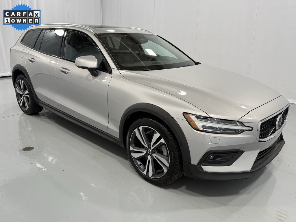 2023 Volvo V60 Cross Country B5 AWD Plus photo 4