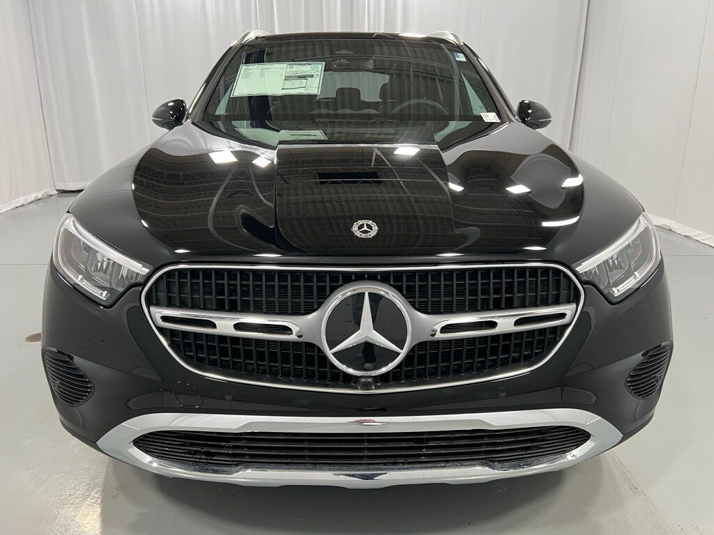 2025 Mercedes Benz GLC 300 photo 3
