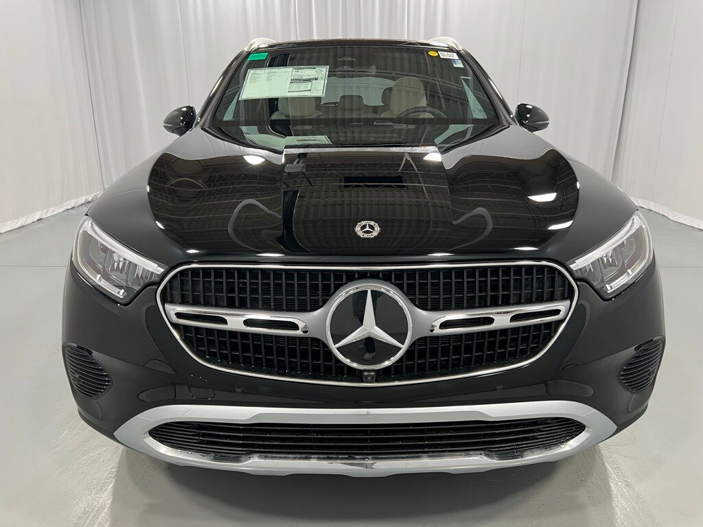 2025 Mercedes Benz GLC 300 4MATIC photo 3