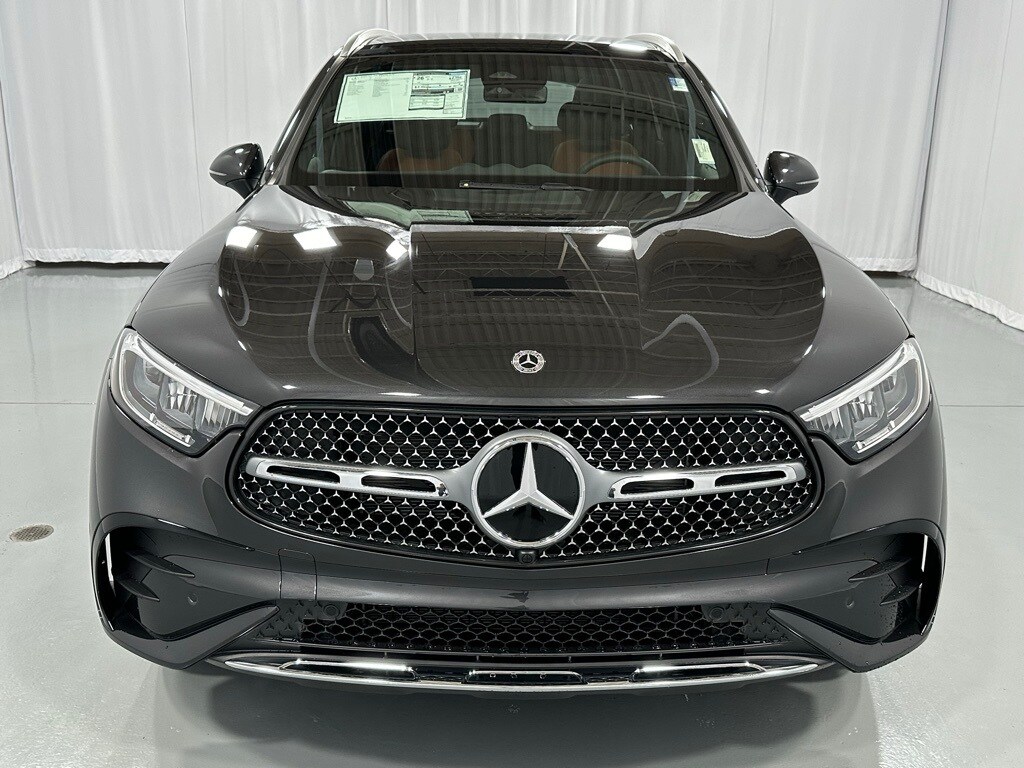 2025 Mercedes Benz GLC 300 AMG photo 3