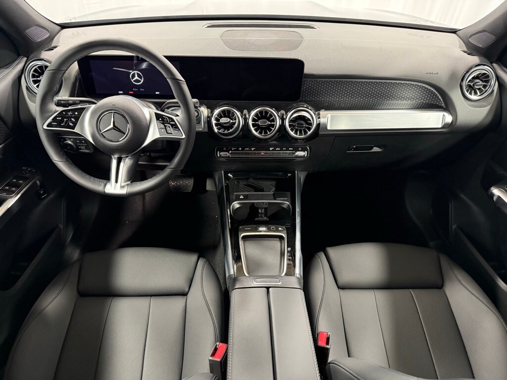 2025 Mercedes Benz GLB 250 4MATIC photo 2