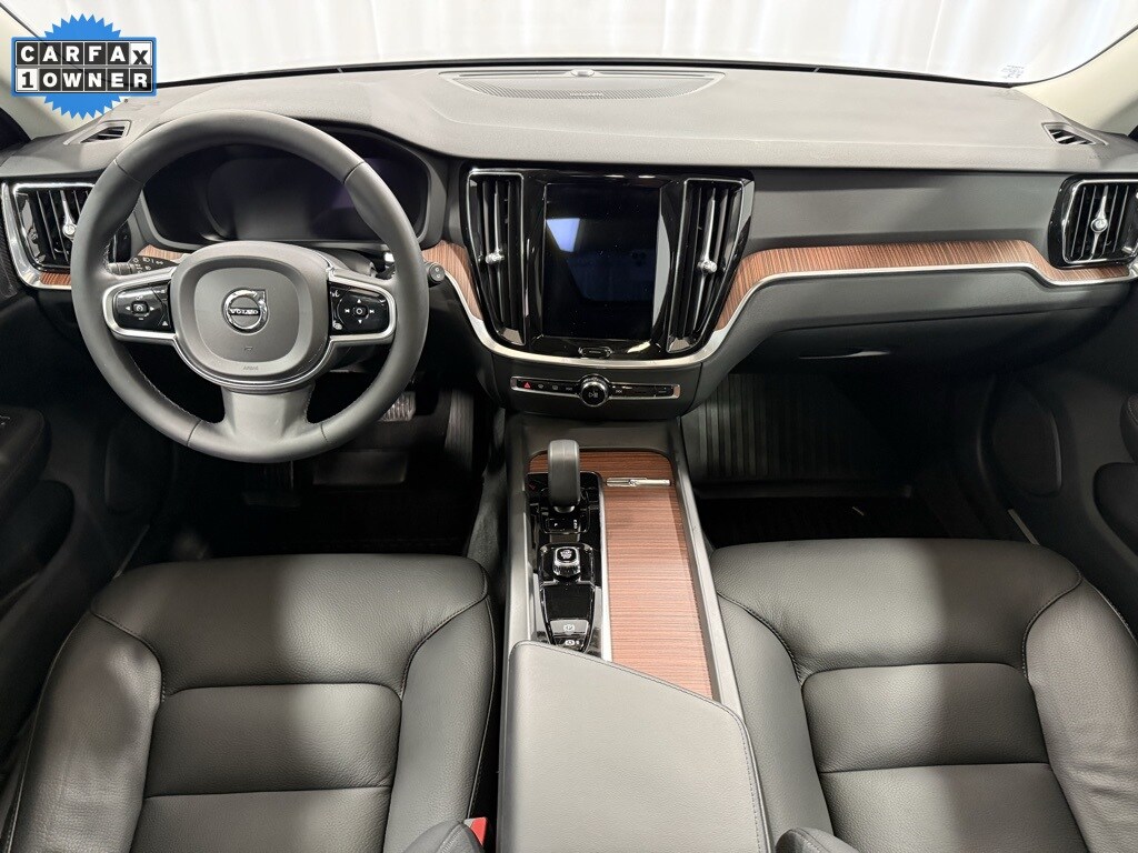 2023 Volvo V60 Cross Country B5 AWD Plus photo 2