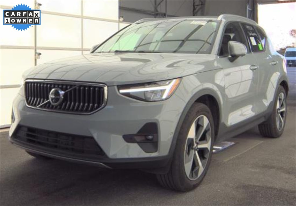 Used 2025 Volvo XC40 B5 Plus Bright Theme SUV