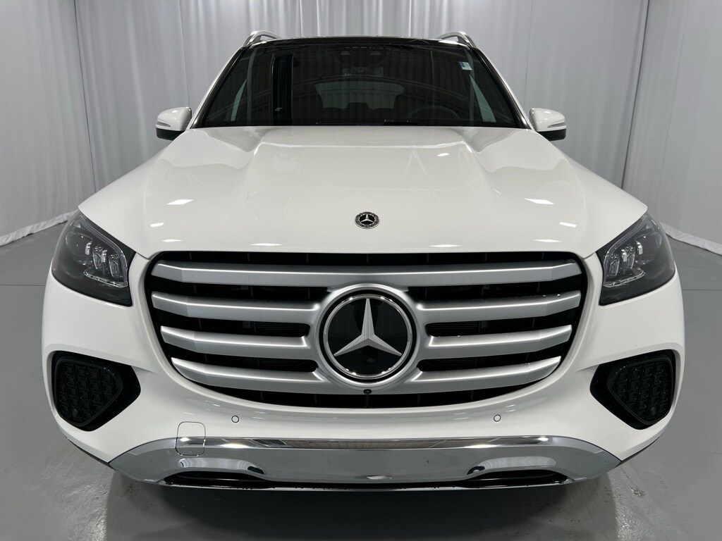 2025 Mercedes Benz GLS 450 4MATIC photo 2