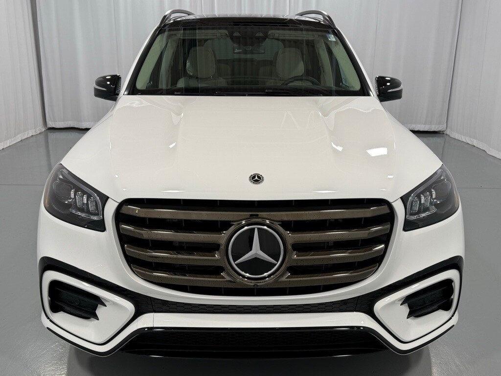 2026 Mercedes Benz GLS 450 4MATIC photo 3