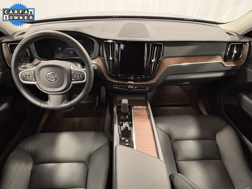 Used 2022 Volvo XC60 B5 AWD Momentum SUV