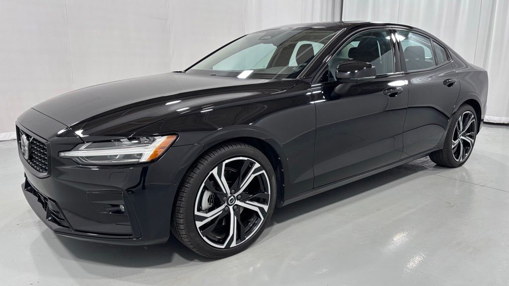 2025 Volvo S60 B5 Plus Dark AWD's photo