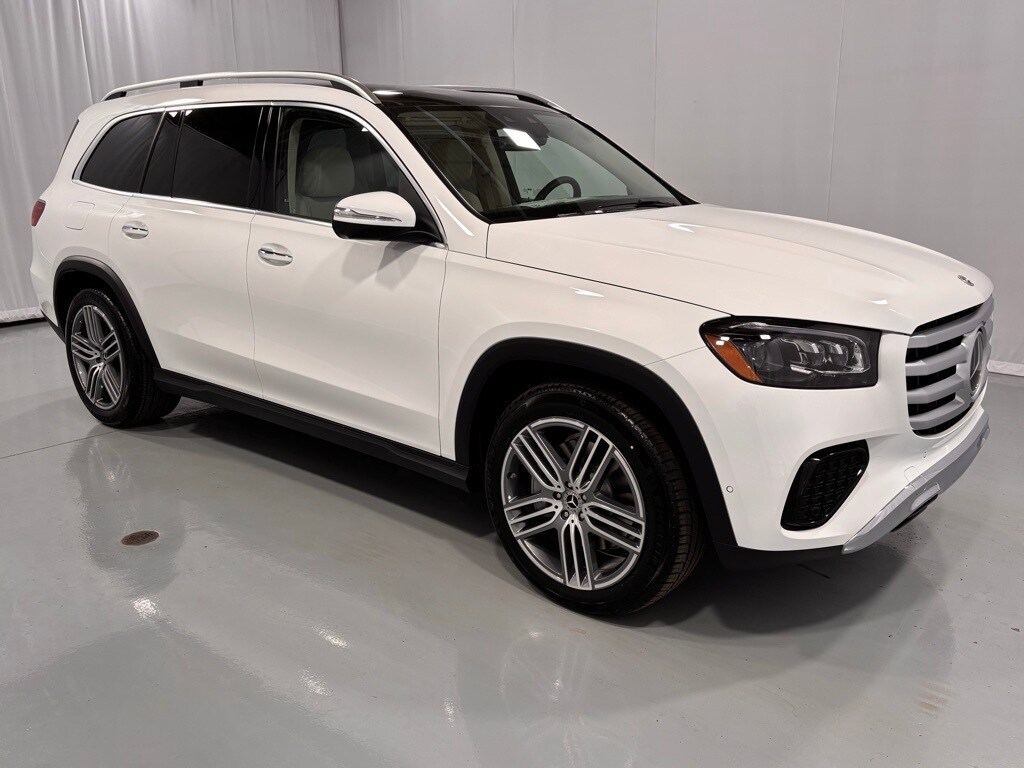 2026 Mercedes Benz GLS 450 4MATIC photo 3