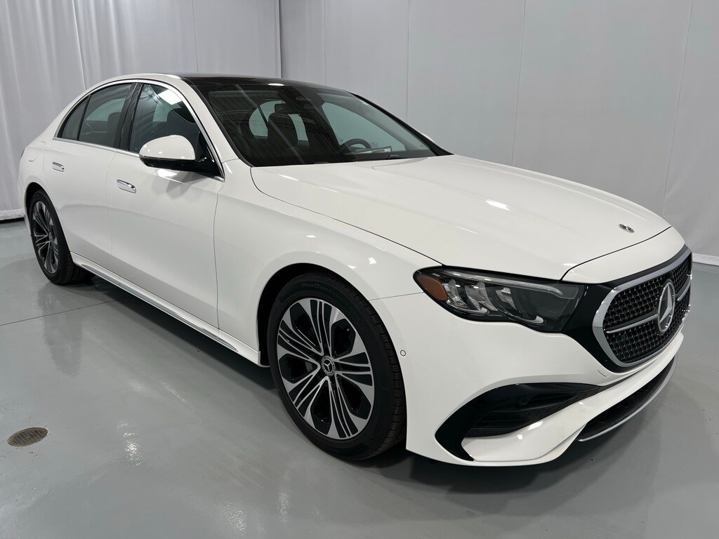 2025 Mercedes Benz E 350 4MATIC photo 4