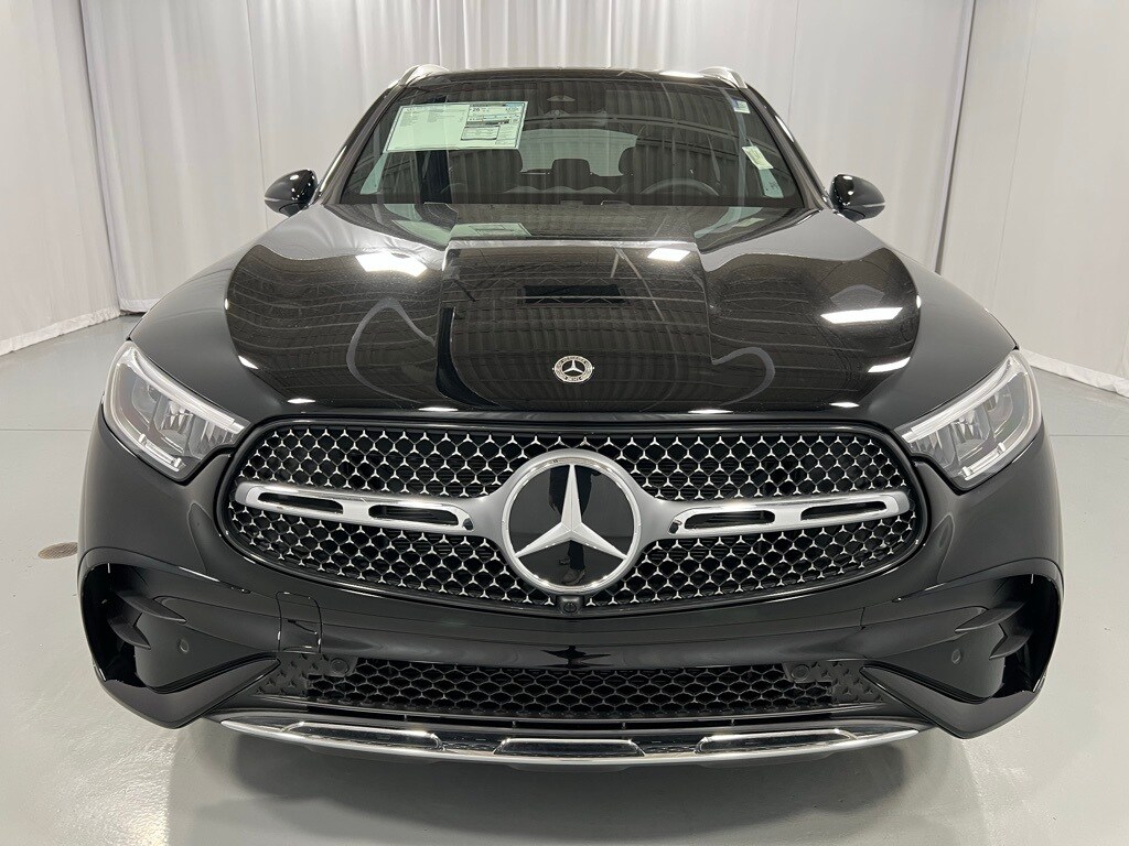 2025 Mercedes Benz GLC 300 4MATIC photo 3