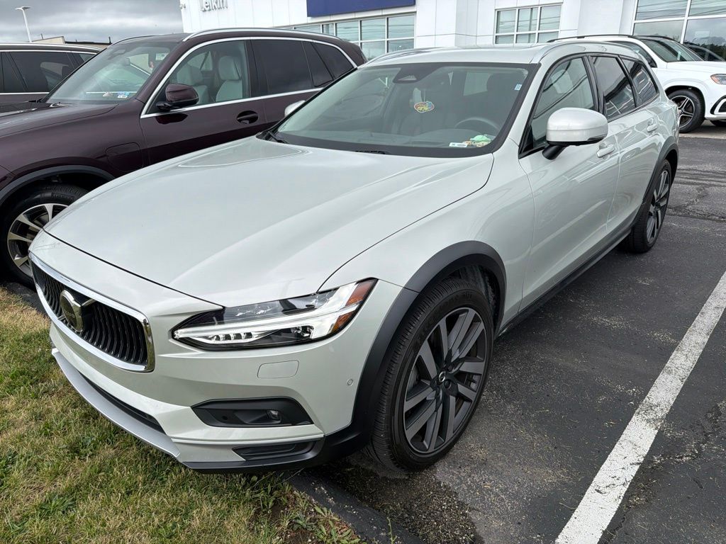 2022 Volvo V90 Cross Country B6 AWD's photo