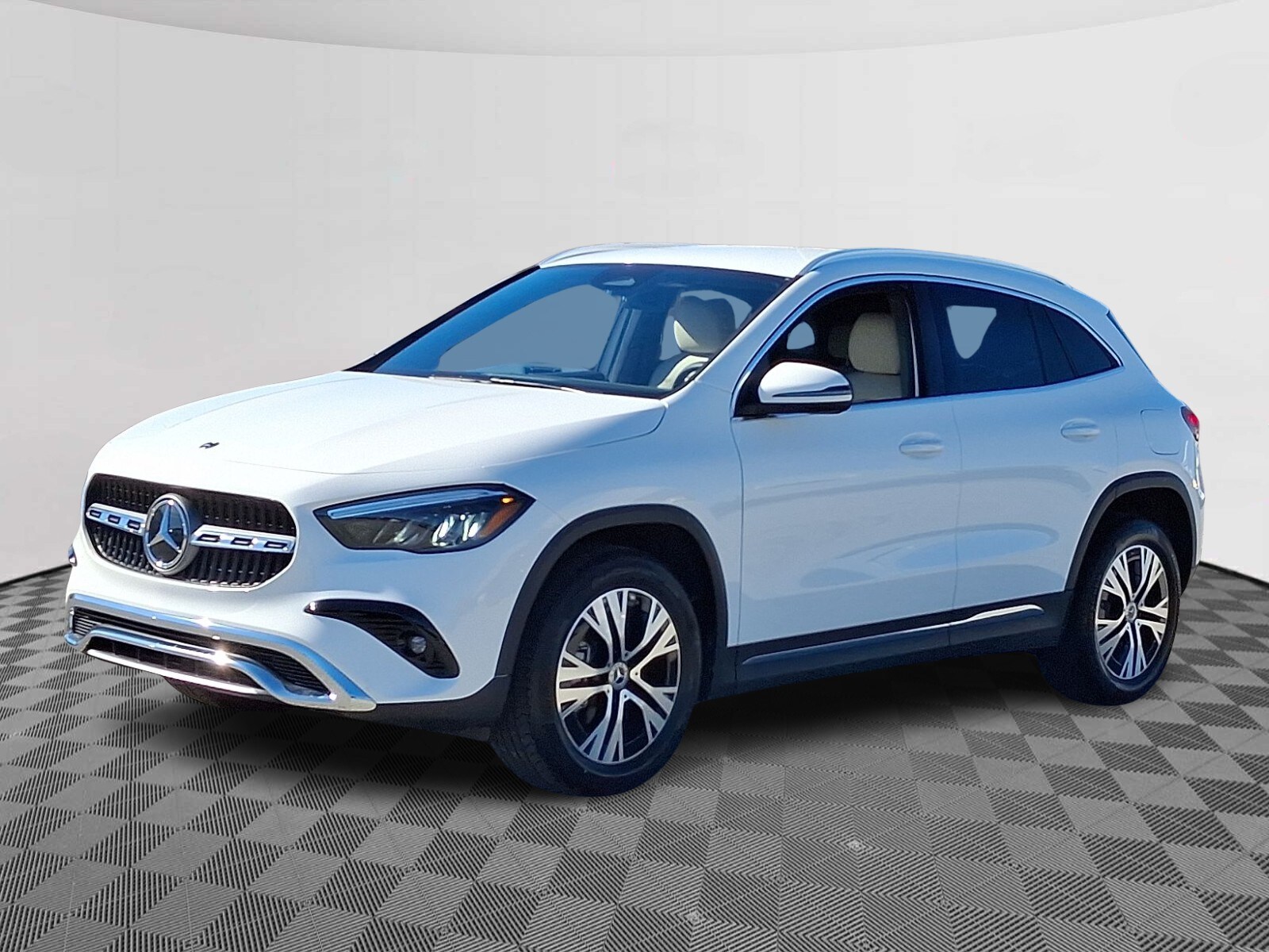 2025 Mercedes Benz GLA 250 4MATIC photo 3