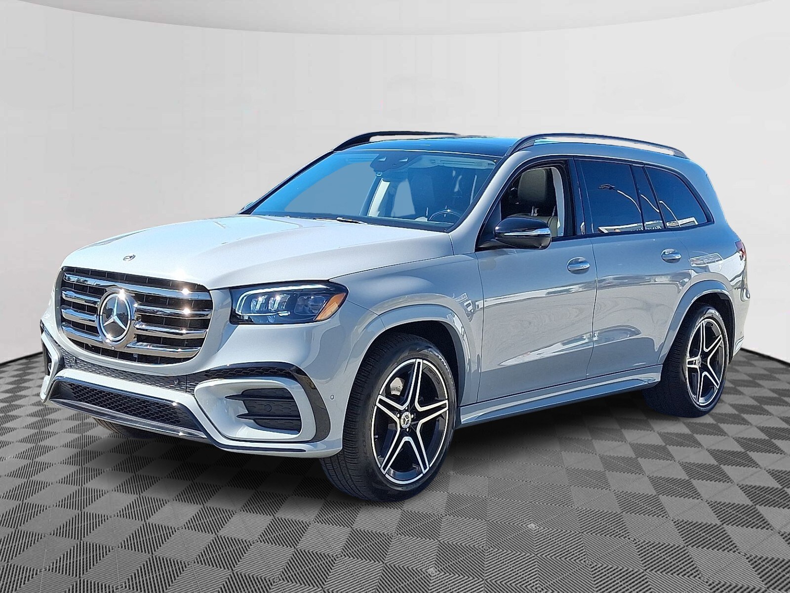 2024 Mercedes Benz GLS 450 4MATIC photo 3