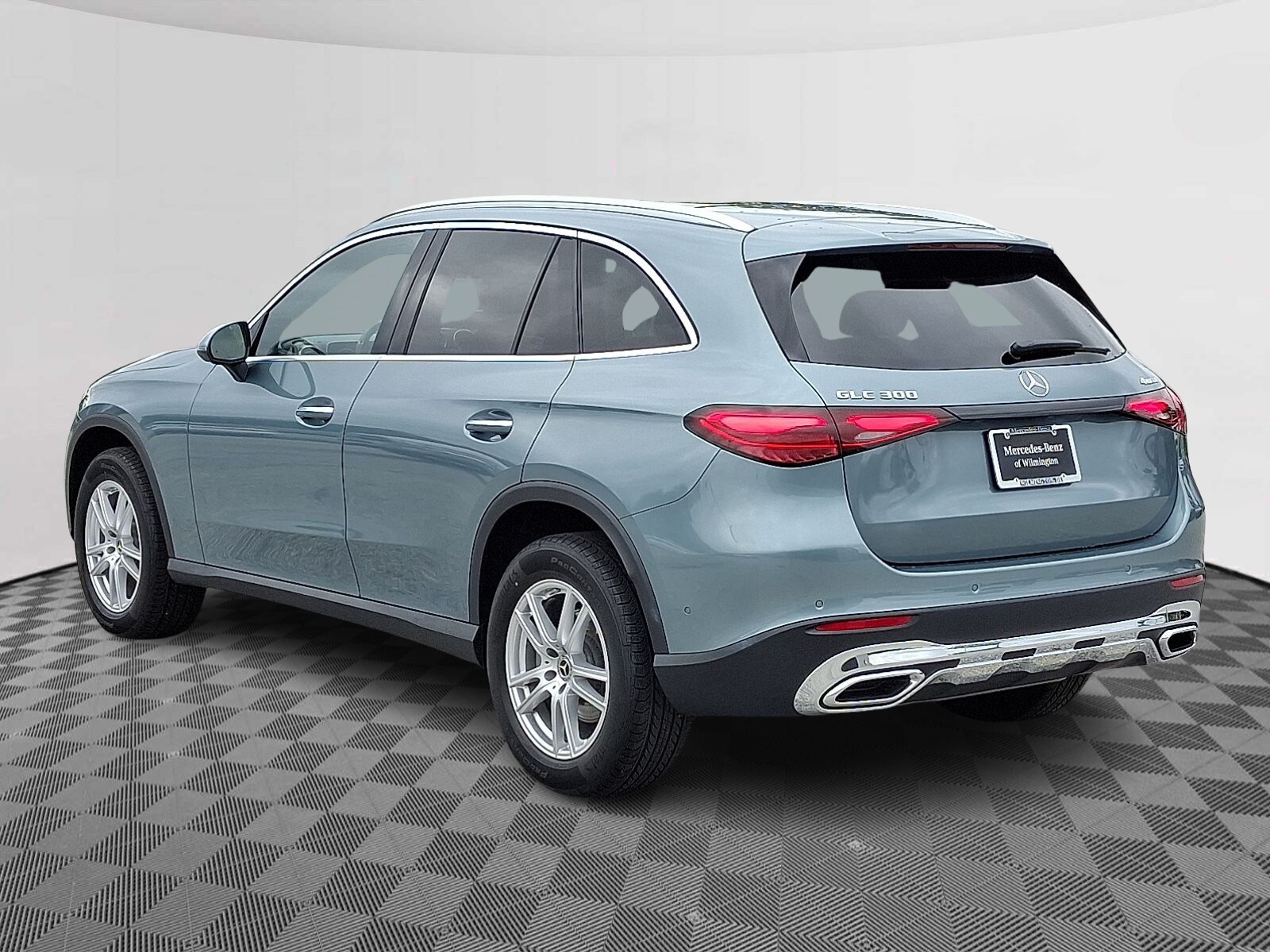 2025 Mercedes Benz GLC 300 4MATIC photo 4