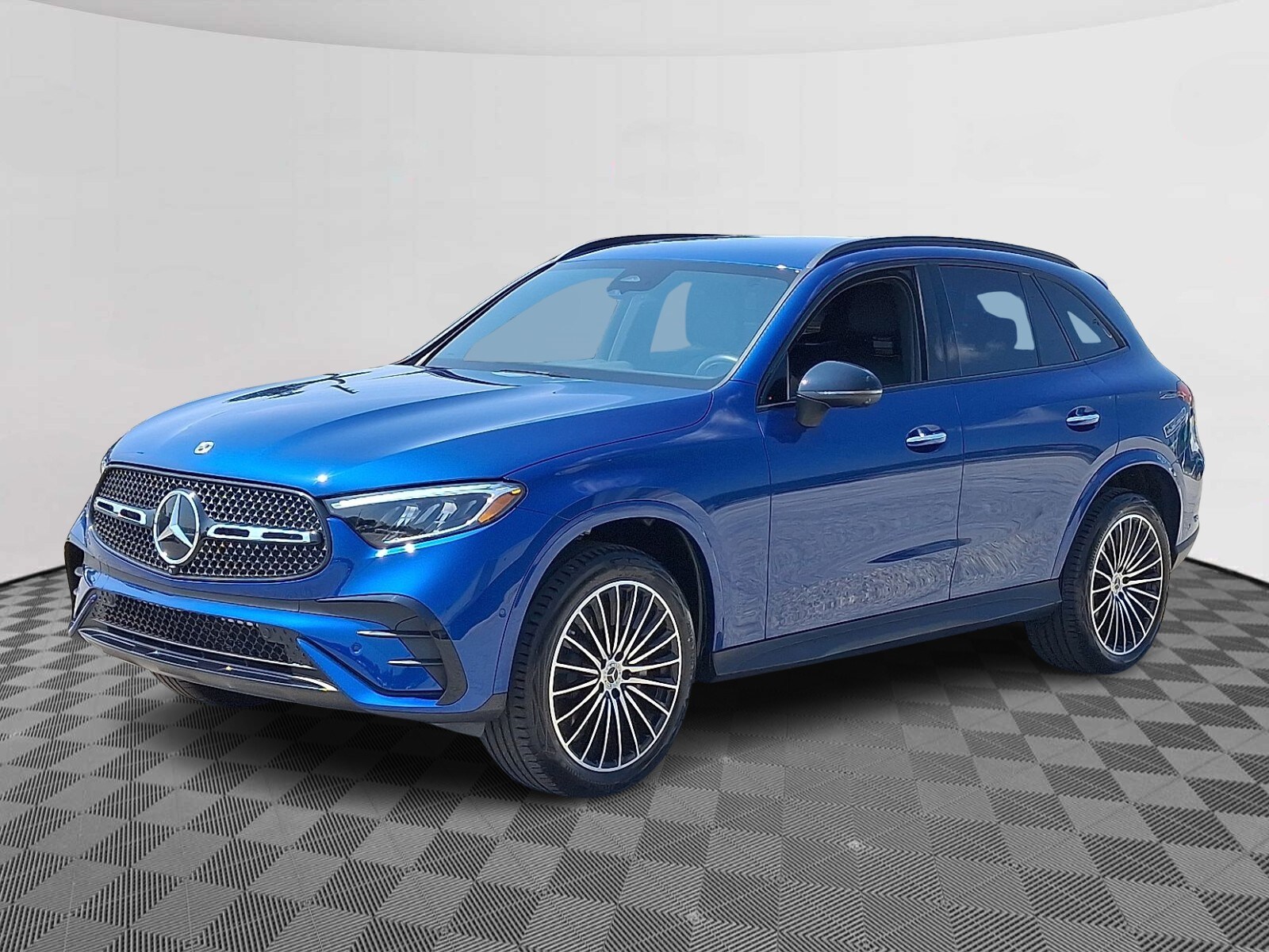 2025 Mercedes Benz GLC 300 4MATIC photo 3