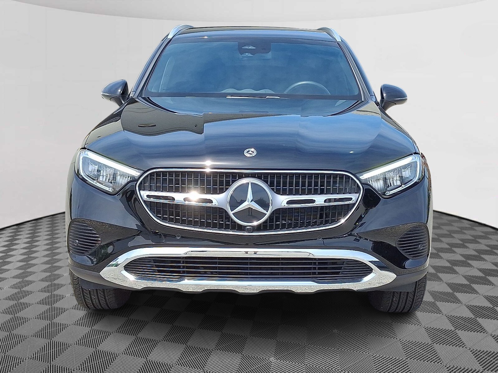 2025 Mercedes Benz GLC 300 4MATIC photo 2