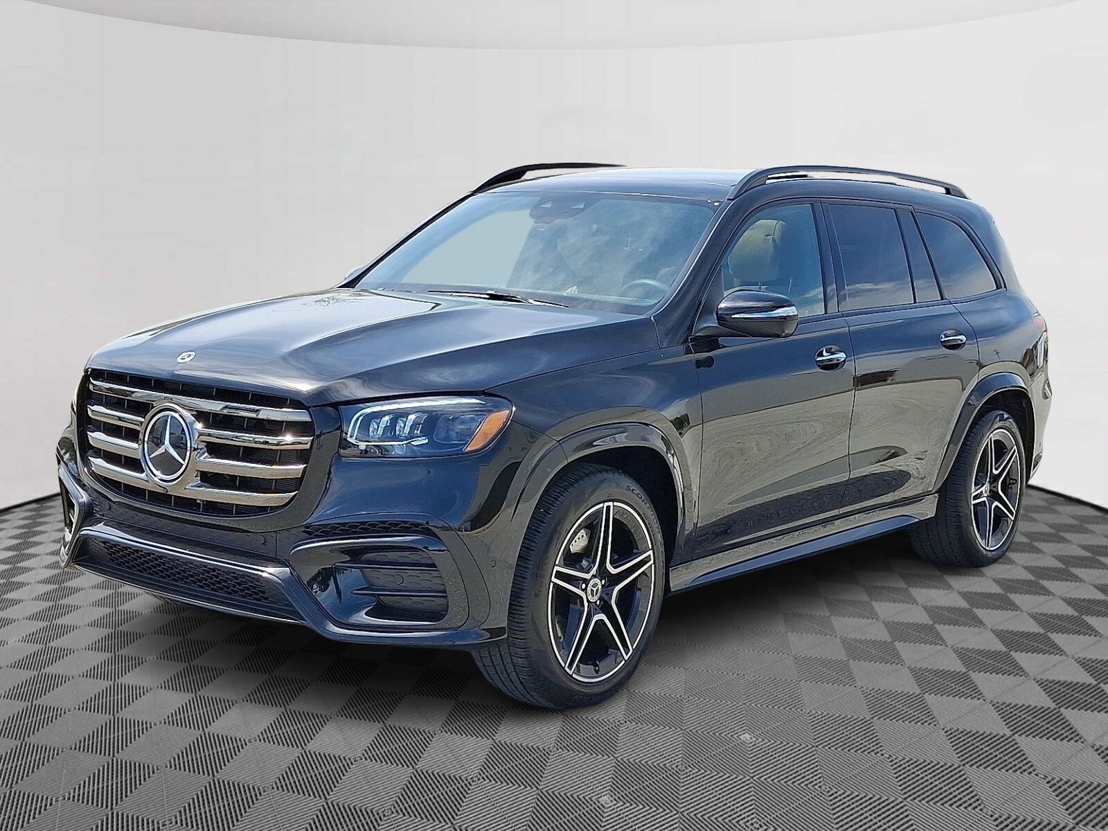 2025 Mercedes Benz GLS 450 4MATIC photo 3
